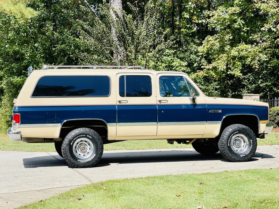 1988 GMC Suburban 7th Gen - Image 23 of 31