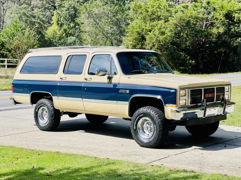 1988 GMC Suburban 7th Gen - Image 25 of 31