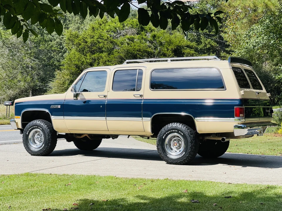 1988 GMC Suburban 7th Gen - Image 10 of 31