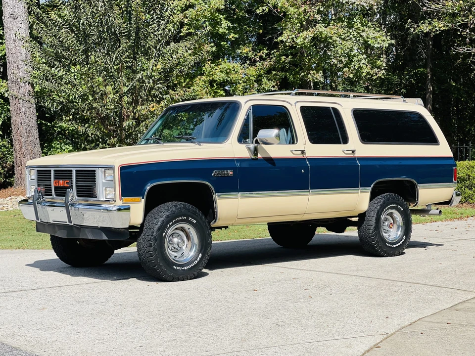 1988 GMC Suburban 7th Gen - Image 6 of 31
