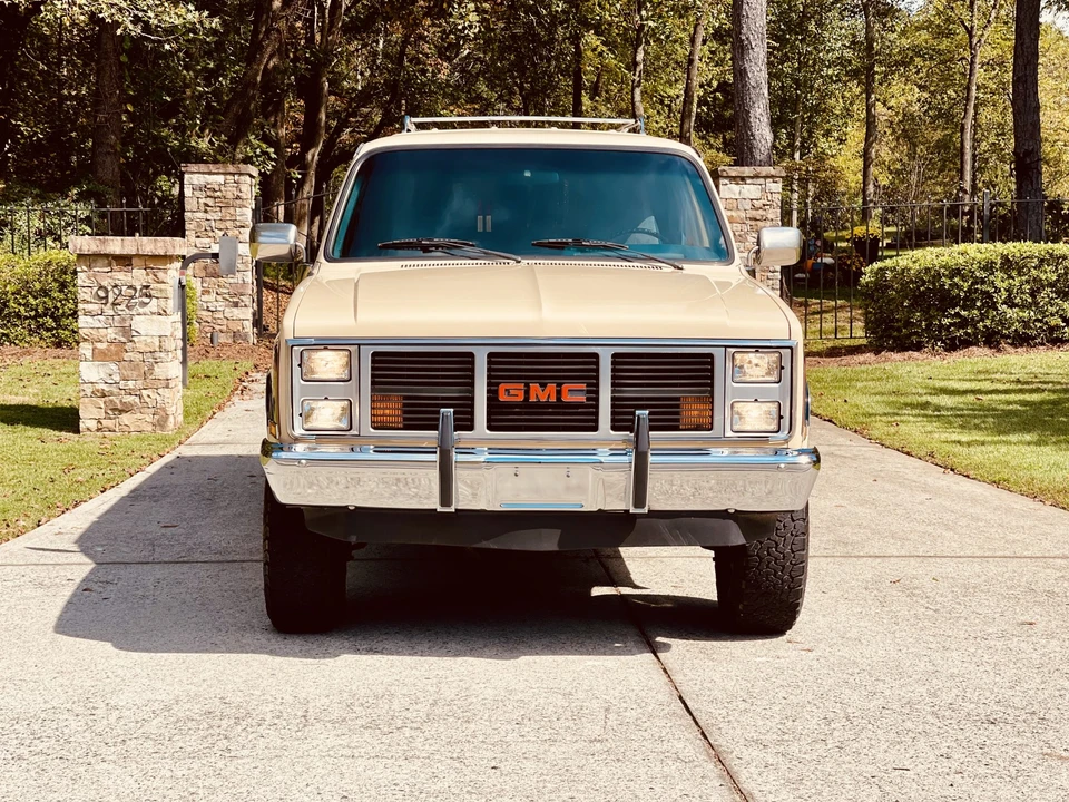 1988 GMC Suburban 7th Gen - Image 28 of 31