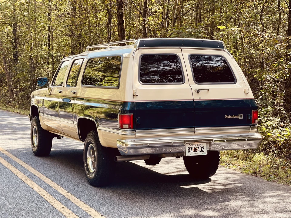 1988 GMC Suburban 7th Gen - Image 12 of 31