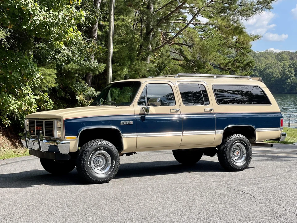 1988 GMC Suburban 7th Gen - Image 7 of 31