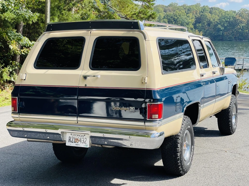 1988 GMC Suburban 7th Gen - Image 17 of 31