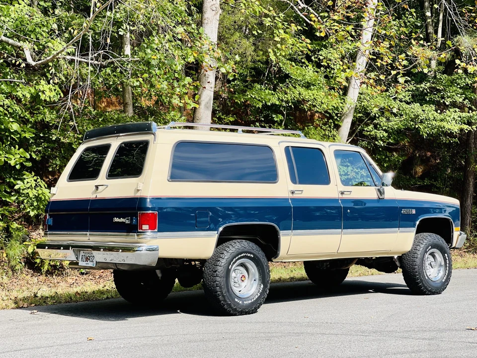1988 GMC Suburban 7th Gen - Image 21 of 31