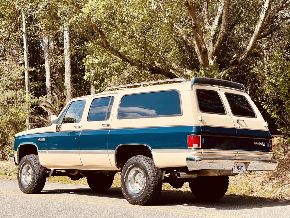 1988 GMC Suburban 7th Gen - Image 13 of 31
