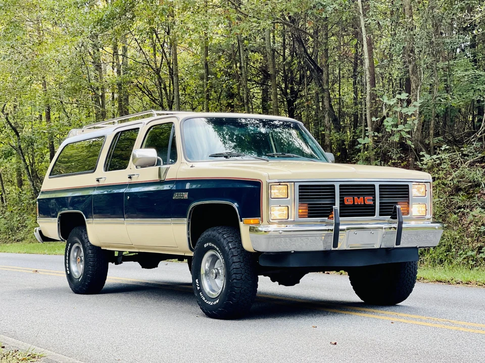1988 GMC Suburban 7th Gen - Image 27 of 31