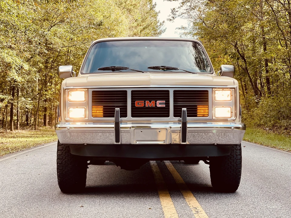 1988 GMC Suburban 7th Gen - Image 30 of 31