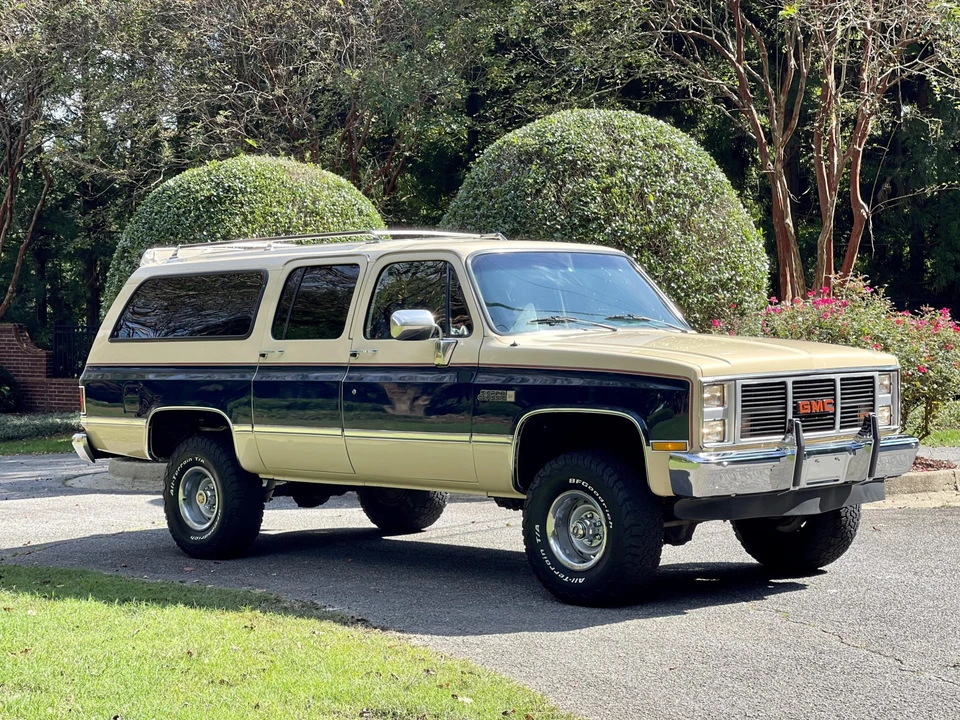 1988 GMC Suburban 7th Gen - Image 26 of 31