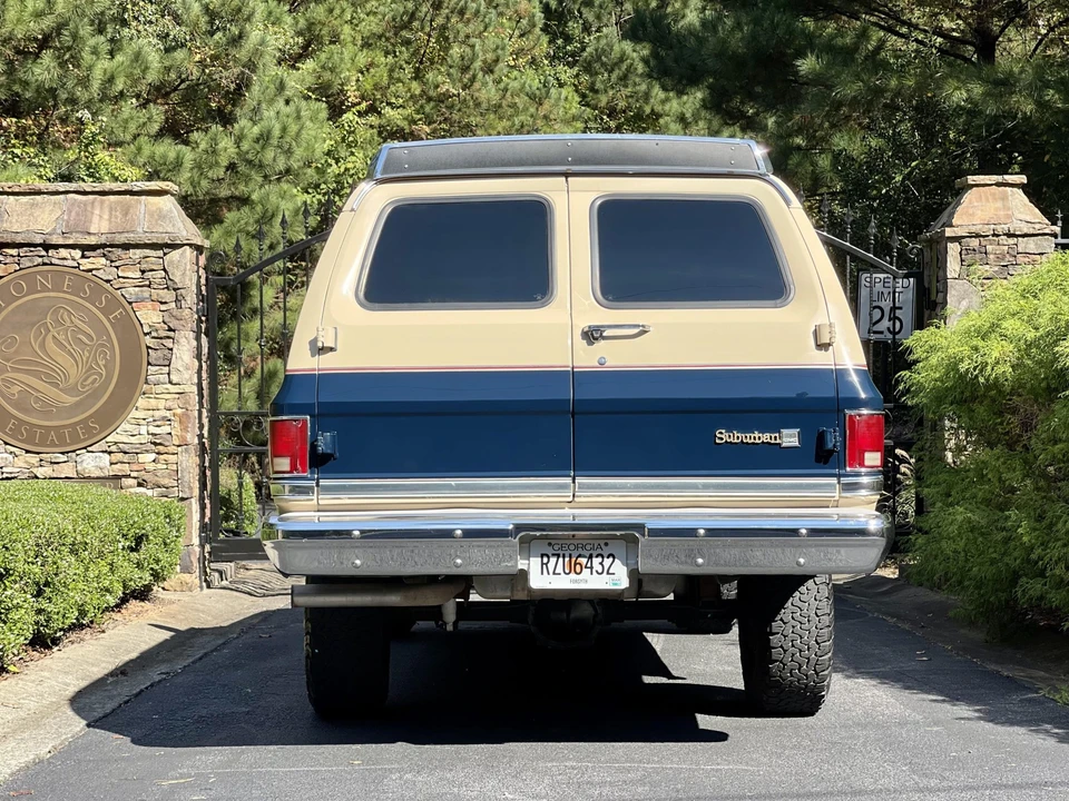 1988 GMC Suburban 7th Gen - Image 16 of 31