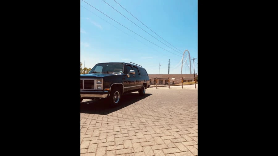 1988 GMC Suburban 7th Gen - Image 7 of 10