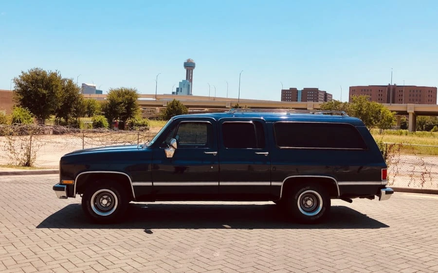 1988 GMC Suburban 7th Gen - Image 2 of 10