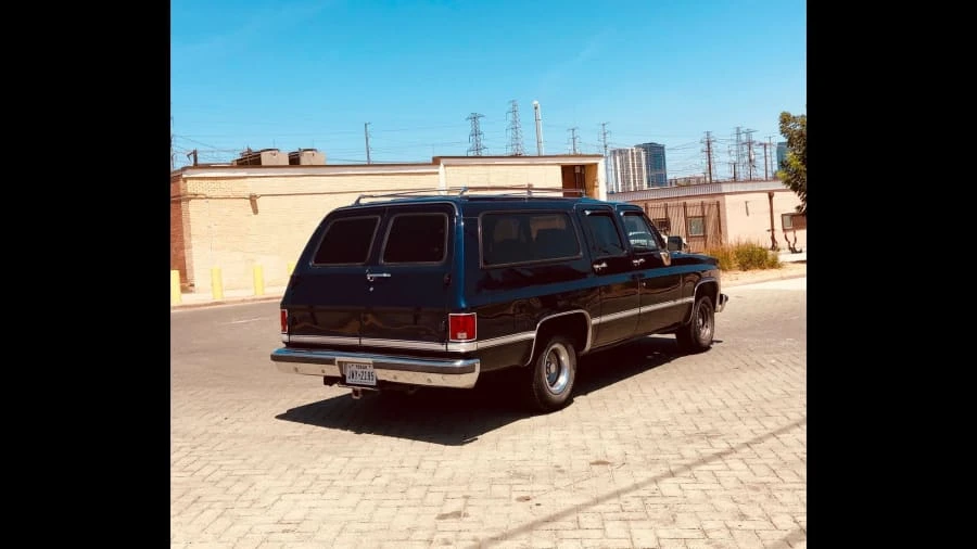 1988 GMC Suburban 7th Gen - Image 3 of 10