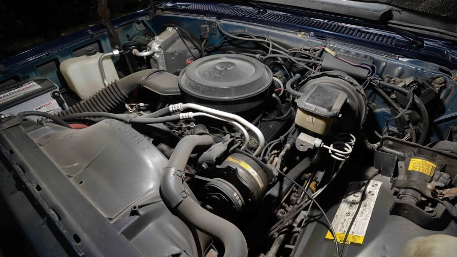 1988 GMC Suburban 7th Gen - Image 6 of 12