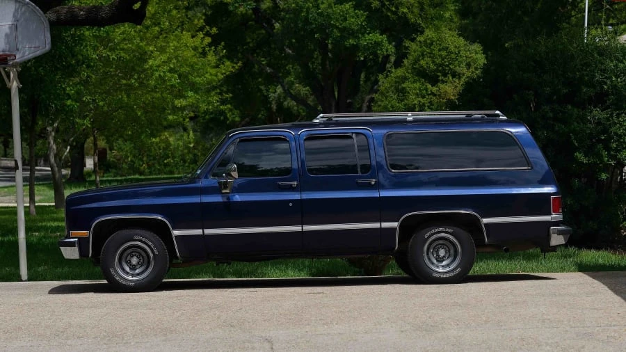 1988 GMC Suburban 7th Gen - Image 8 of 12