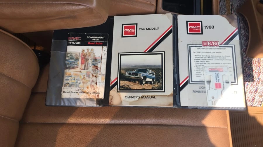 1988 GMC Suburban 7th Gen - Image 5 of 7