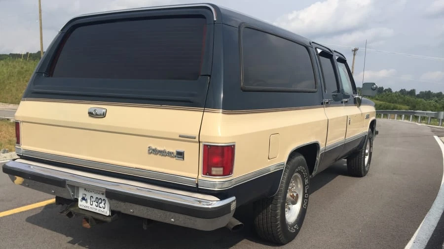 1988 GMC Suburban 7th Gen - Image 6 of 7