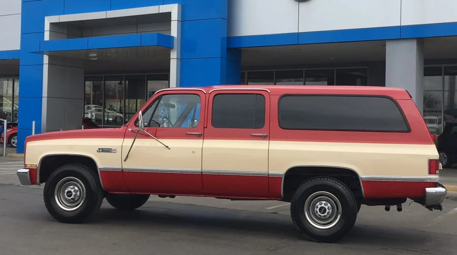 1988 GMC Suburban 7th Gen - Image 2 of 10