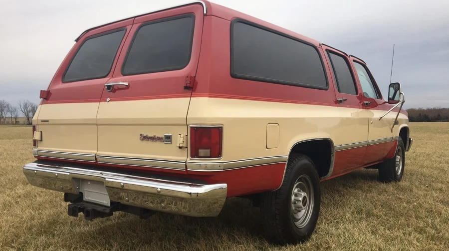 1988 GMC Suburban 7th Gen - Image 3 of 10