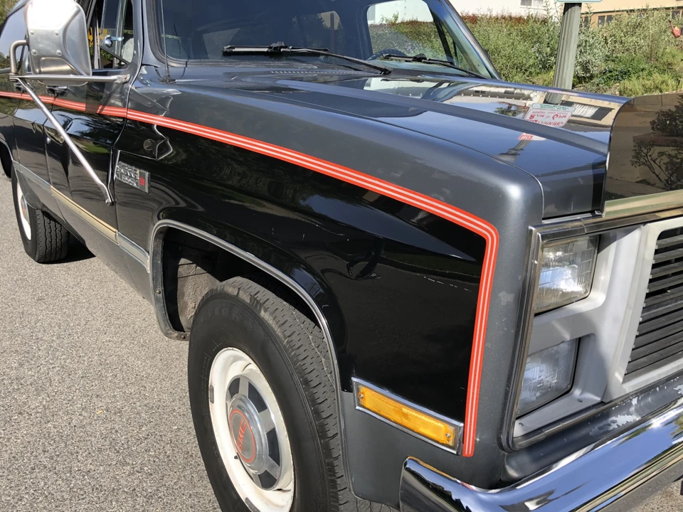 1988 GMC Suburban 7th Gen - Image 21 of 31
