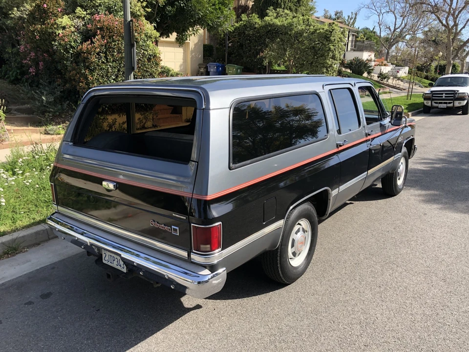 1988 GMC Suburban 7th Gen - Image 12 of 31