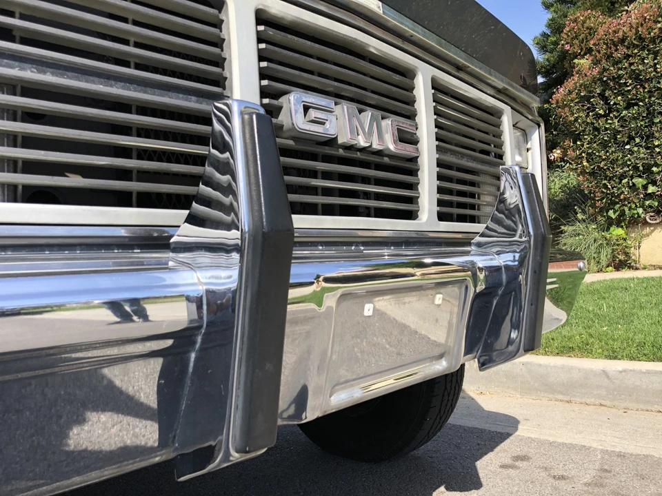 1988 GMC Suburban 7th Gen - Image 24 of 31