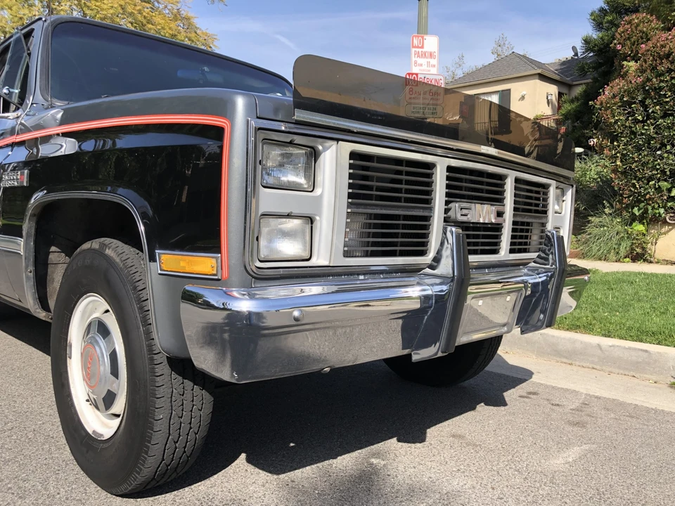 1988 GMC Suburban 7th Gen - Image 22 of 31