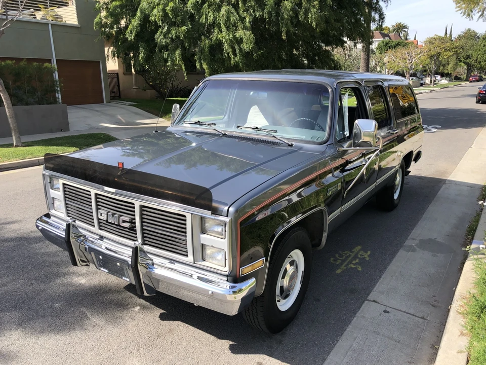 1988 GMC Suburban 7th Gen - Image 7 of 31