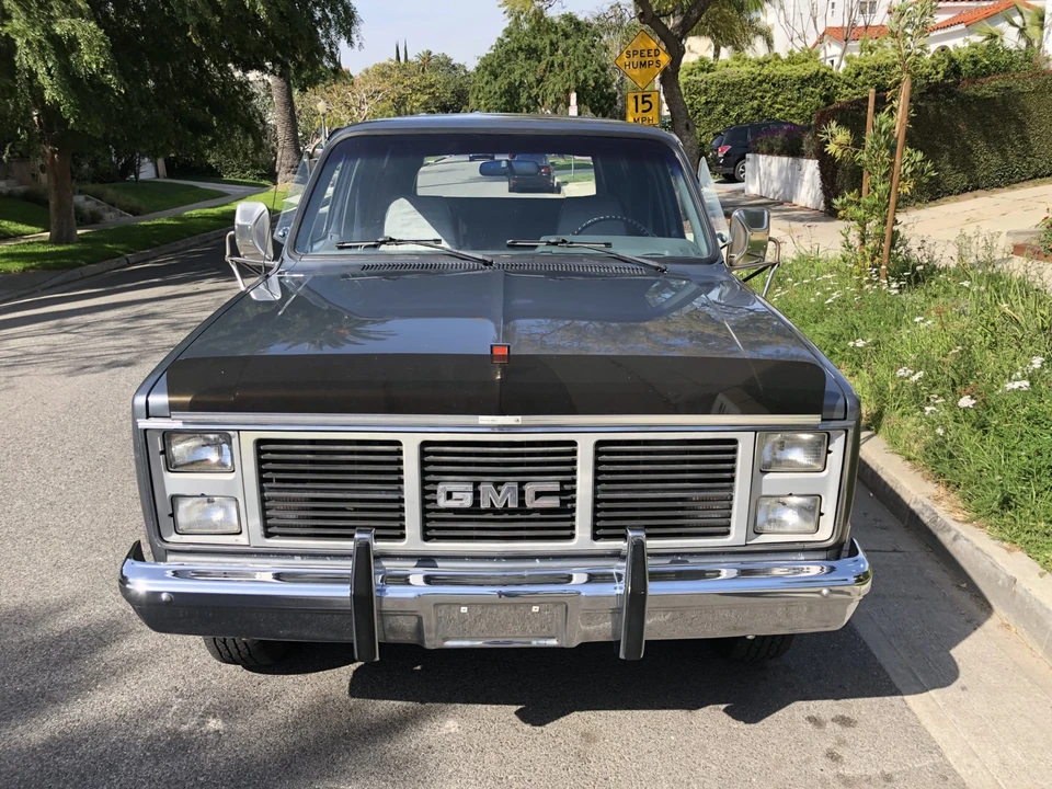 1988 GMC Suburban 7th Gen - Image 5 of 31