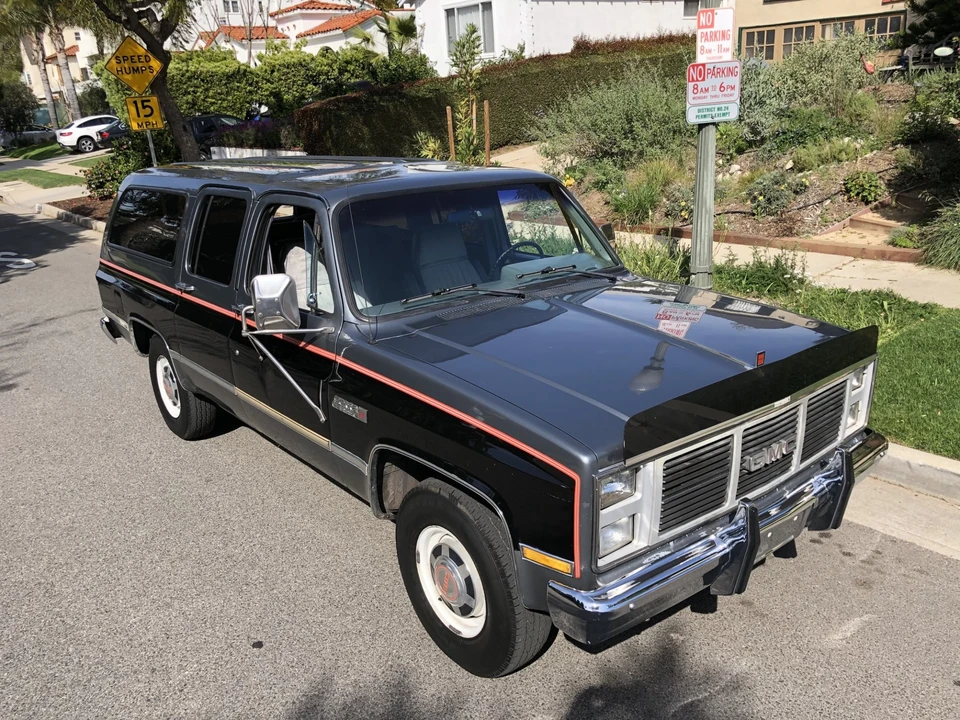 1988 GMC Suburban 7th Gen - Image 3 of 31