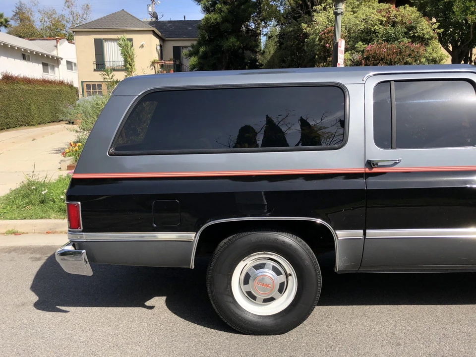 1988 GMC Suburban 7th Gen - Image 14 of 31