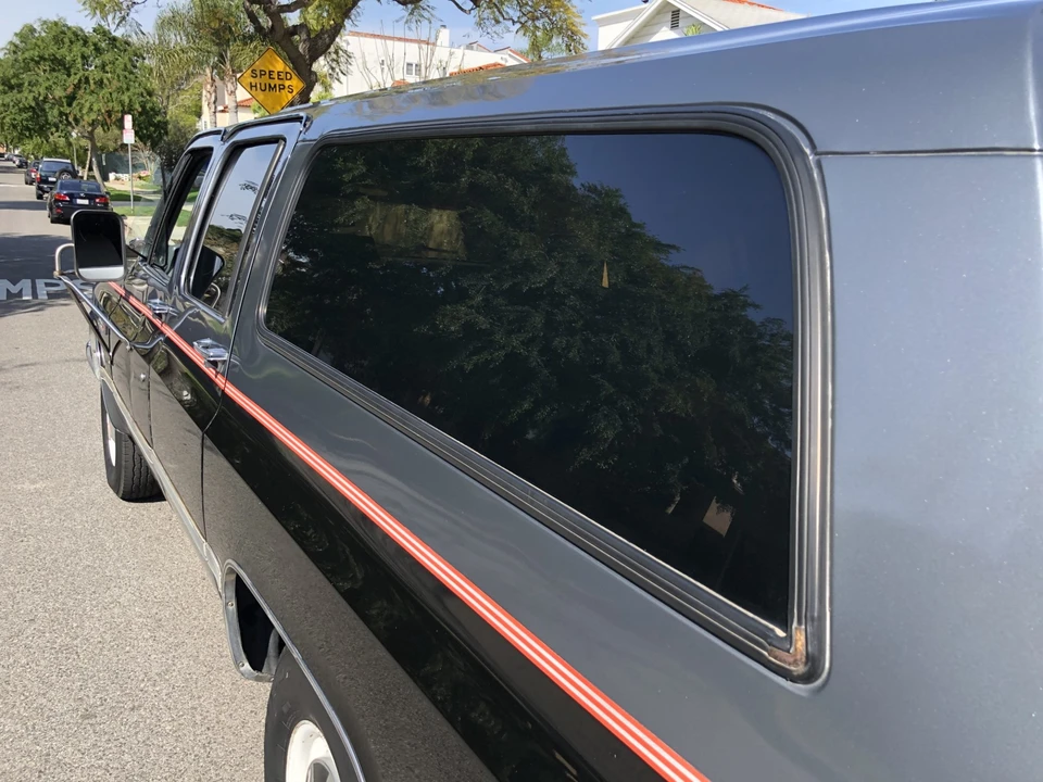 1988 GMC Suburban 7th Gen - Image 19 of 31