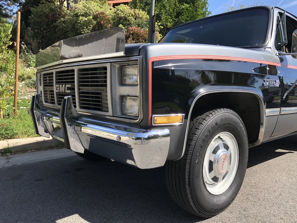 1988 GMC Suburban 7th Gen - Image 23 of 31