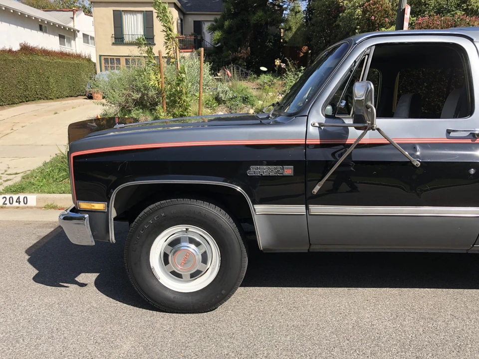1988 GMC Suburban 7th Gen - Image 17 of 31