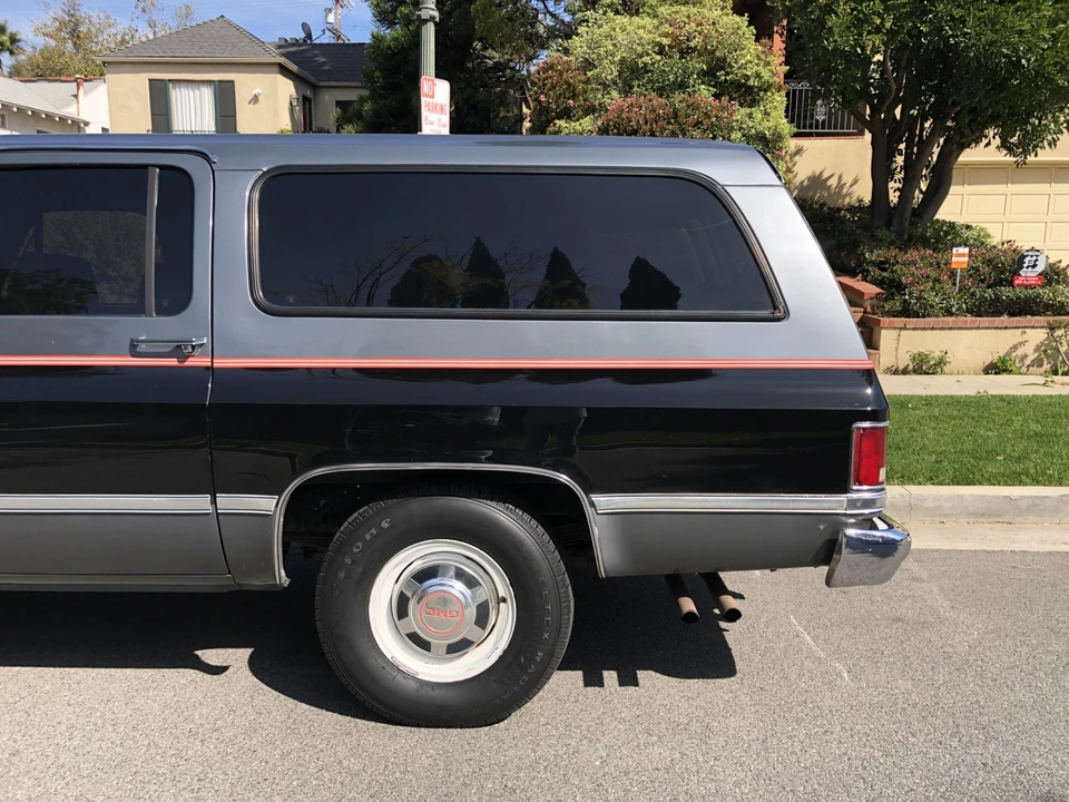 1988 GMC Suburban 7th Gen - Image 18 of 31
