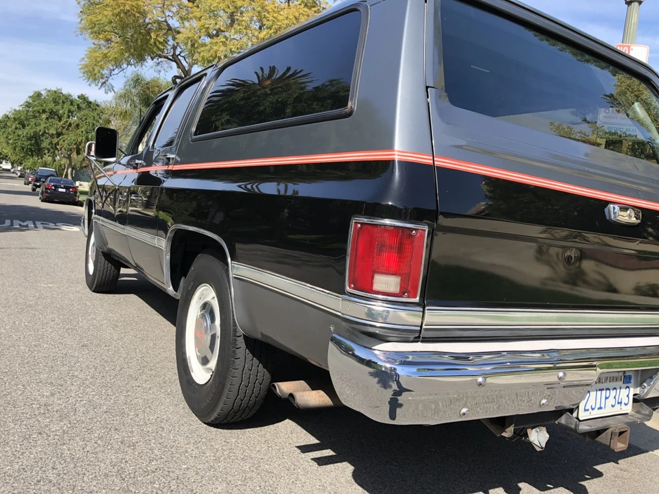 1988 GMC Suburban 7th Gen - Image 10 of 31
