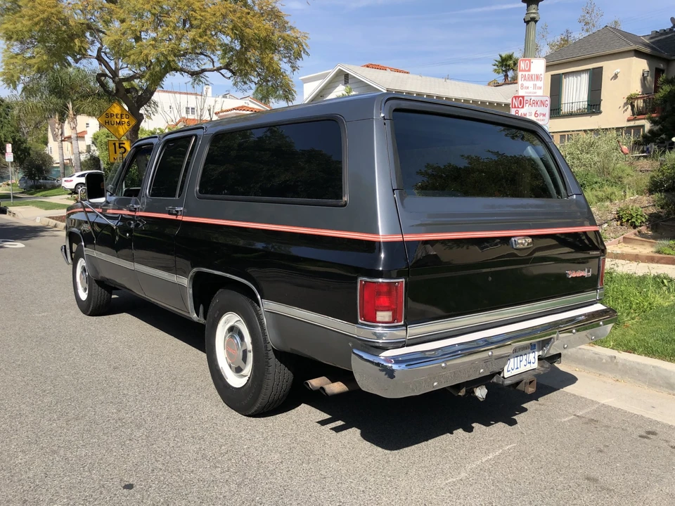 1988 GMC Suburban 7th Gen - Image 8 of 31