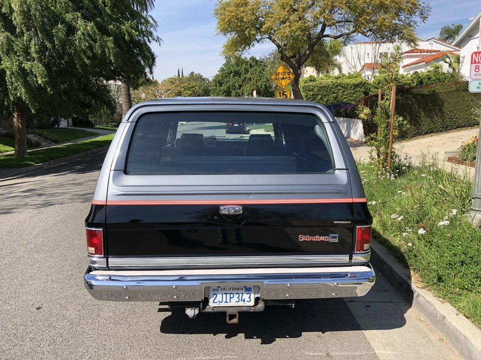 1988 GMC Suburban 7th Gen - Image 11 of 31