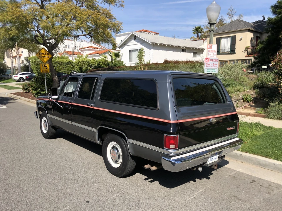 1988 GMC Suburban 7th Gen - Image 9 of 31