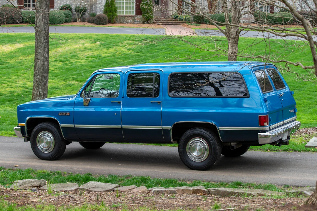 1988 GMC Suburban 7th Gen - Image 21 of 31
