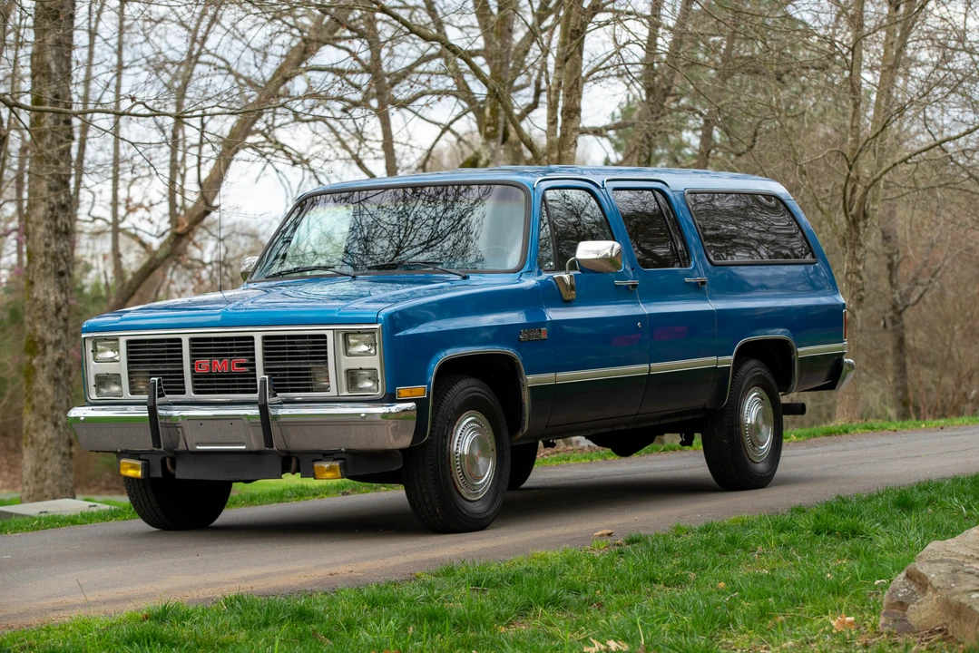 1988 GMC Suburban 7th Gen - Image 30 of 31