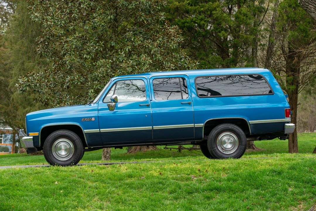 1988 GMC Suburban 7th Gen - Image 23 of 31