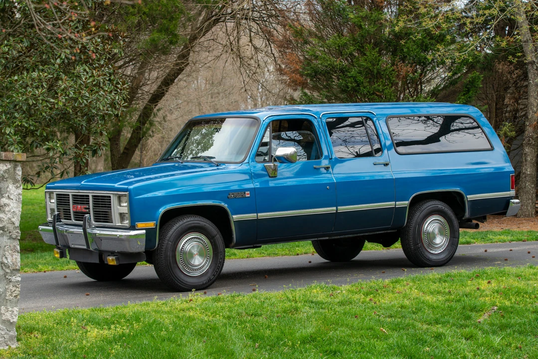 1988 GMC Suburban 7th Gen - Image 25 of 31