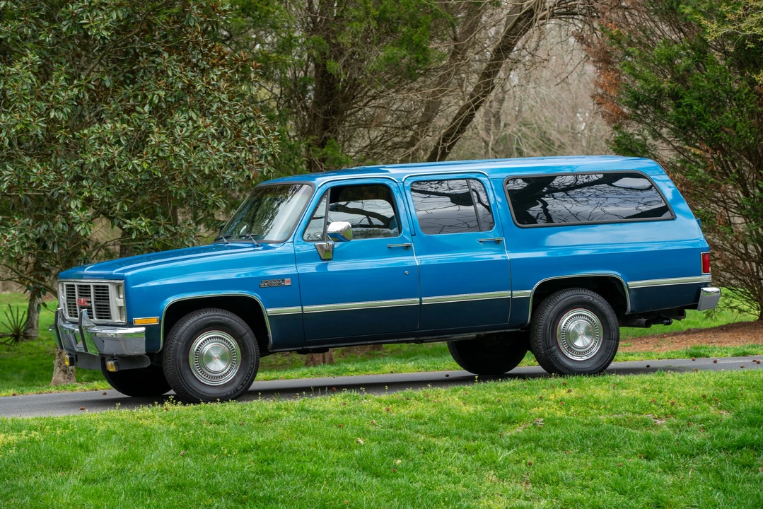 1988 GMC Suburban 7th Gen - Image 26 of 31