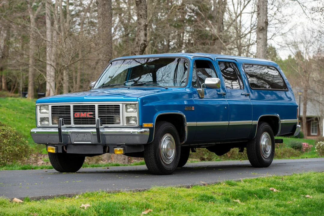 1988 GMC Suburban 7th Gen - Image 28 of 31