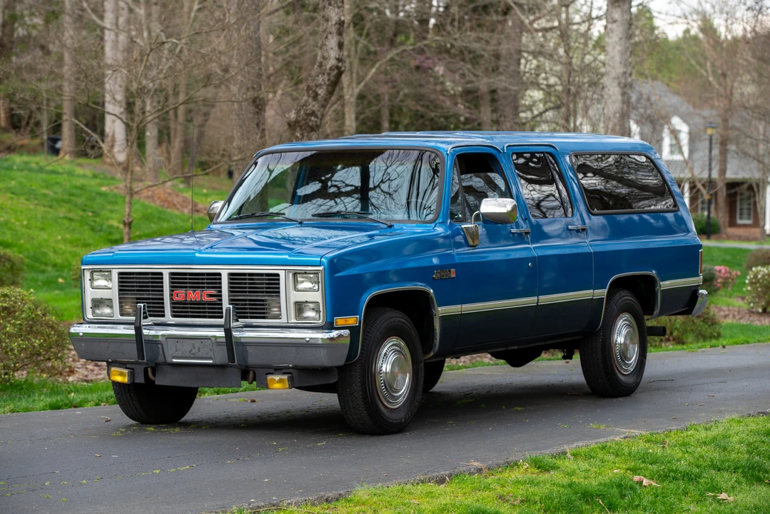 1988 GMC Suburban 7th Gen - Image 29 of 31