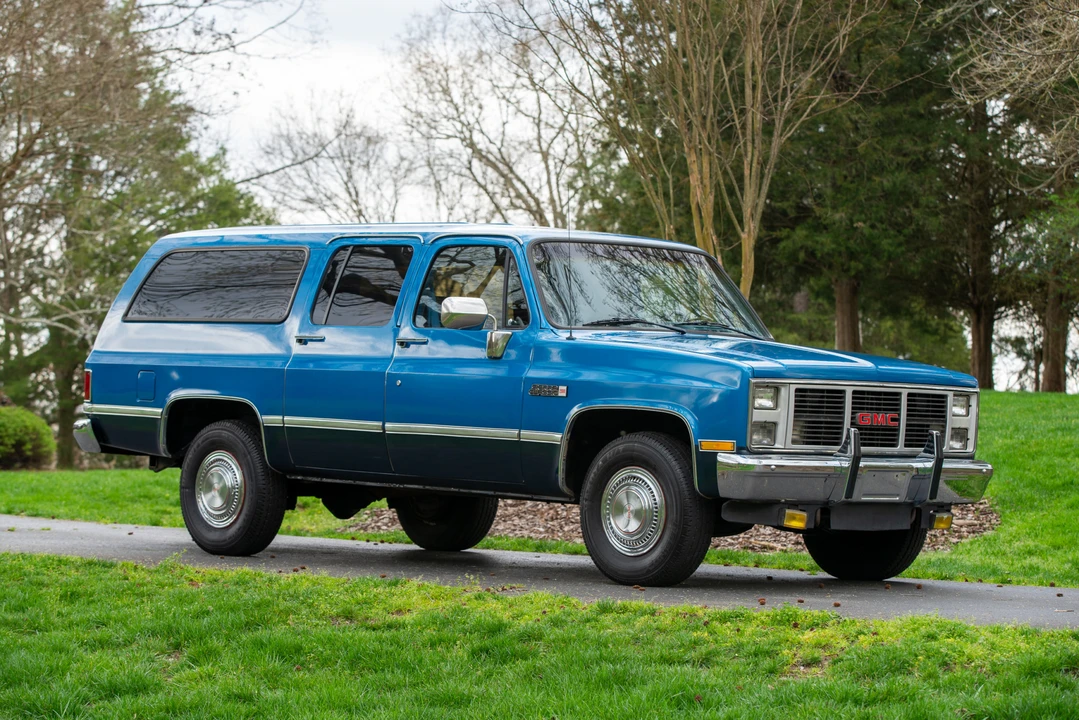1988 GMC Suburban 7th Gen - Image 4 of 31
