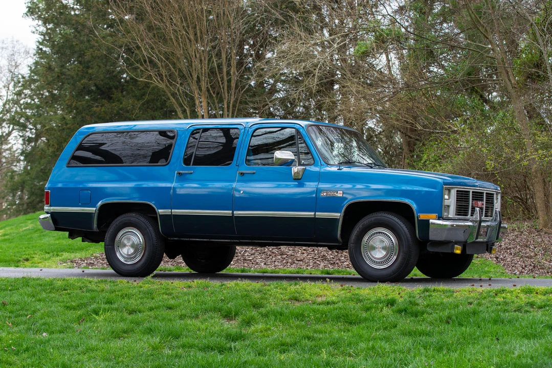 1988 GMC Suburban 7th Gen - Image 5 of 31