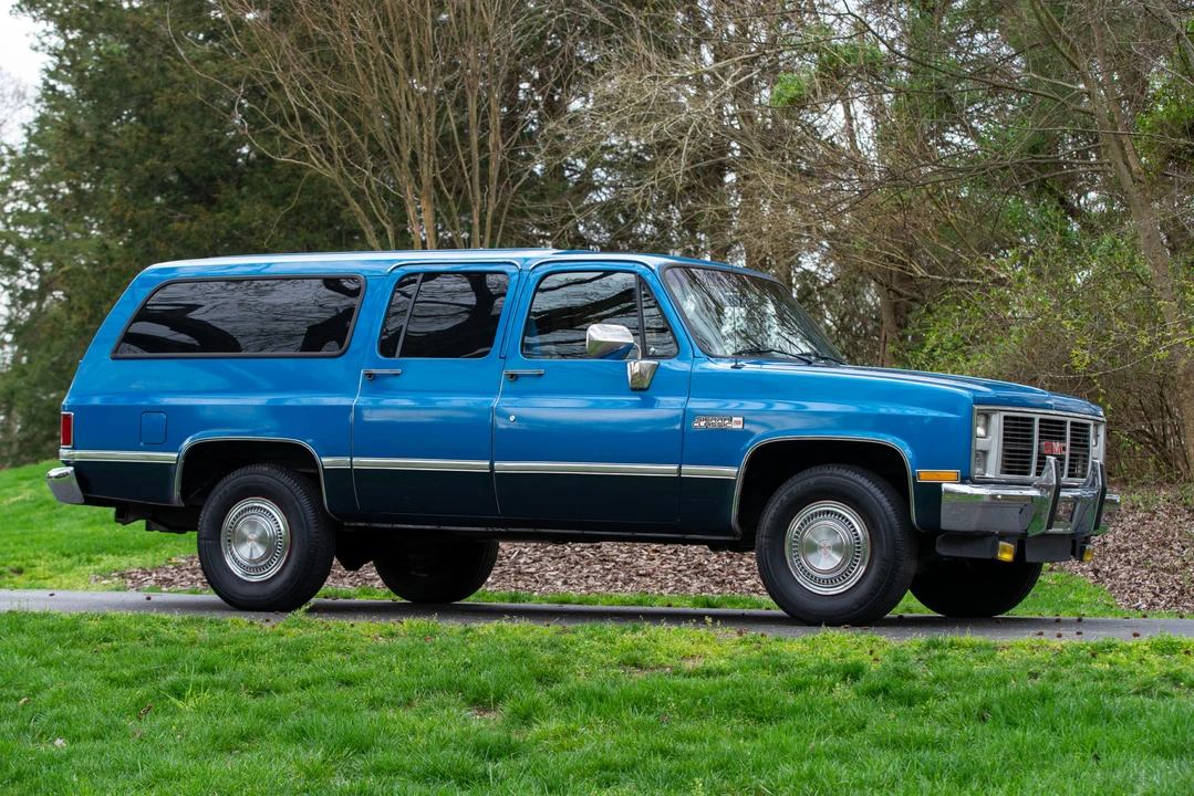 1988 GMC Suburban 7th Gen - Image 6 of 31