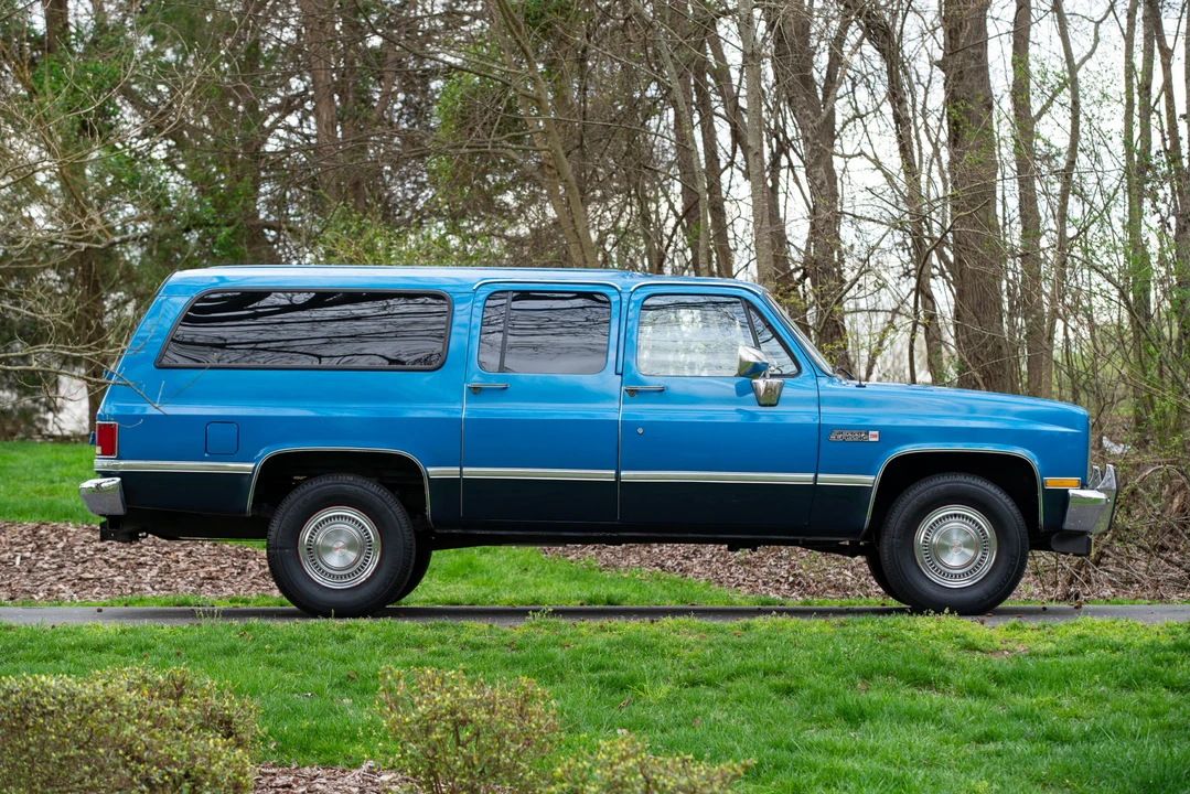 1988 GMC Suburban 7th Gen - Image 8 of 31